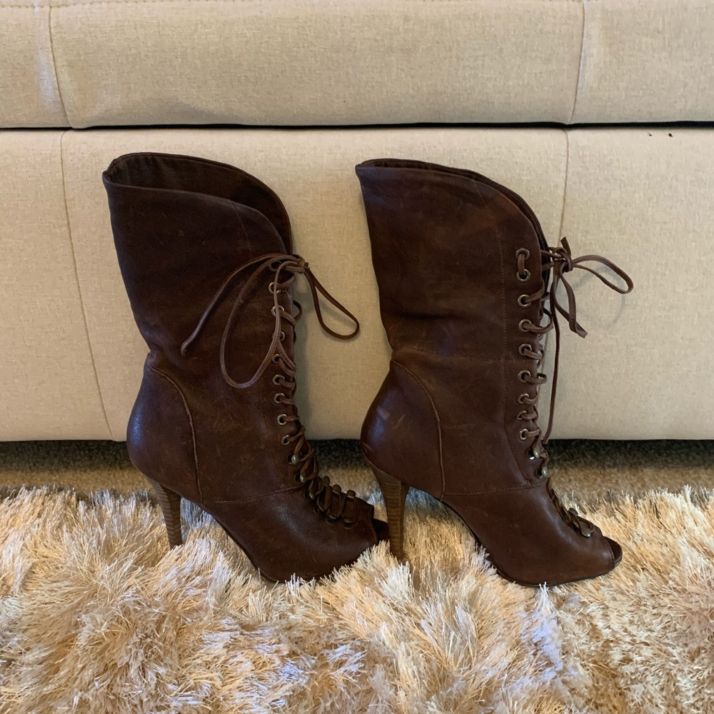Very Sexy Leather Guess Boots